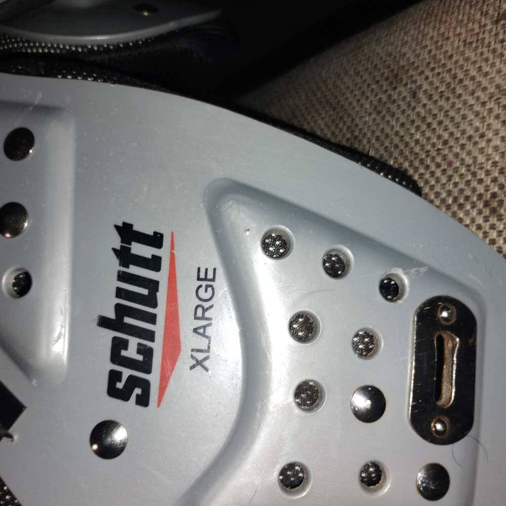 Schutt XL Shoulder Pads